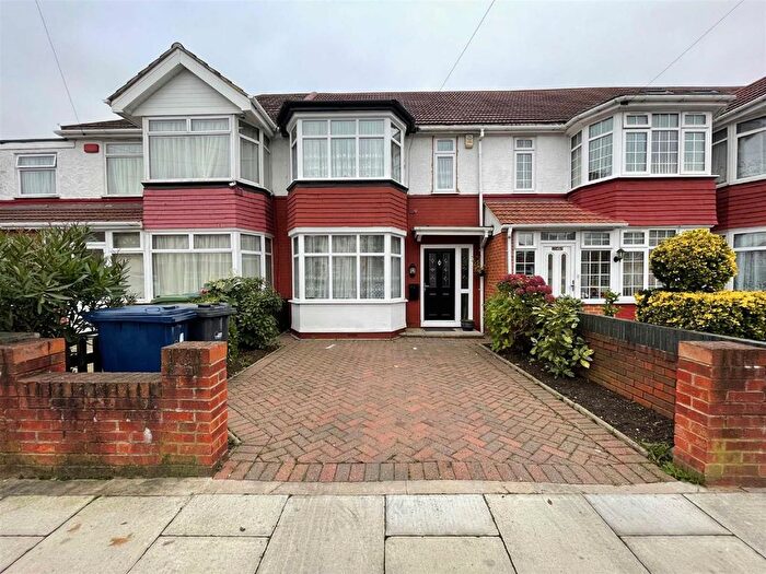 3 Bedroom Terraced House To Rent In Park Avenue, Southall, UB1