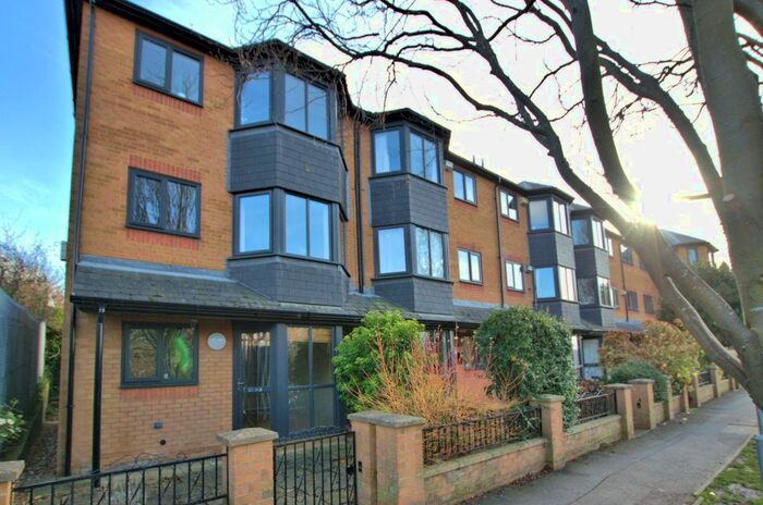 2 Bedroom Flat To Rent In The Mallards, River Lane, Cambridge CB5