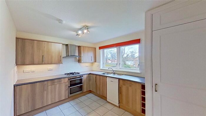 2 Bedroom Flat To Rent In Caithness Place, Edinburgh, EH5