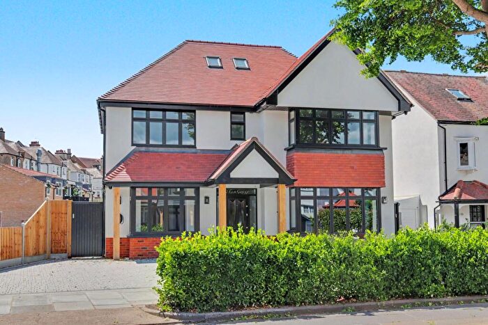 4 Bedroom Detached House For Sale In Elm Grove, Thorpe Bay, SS1