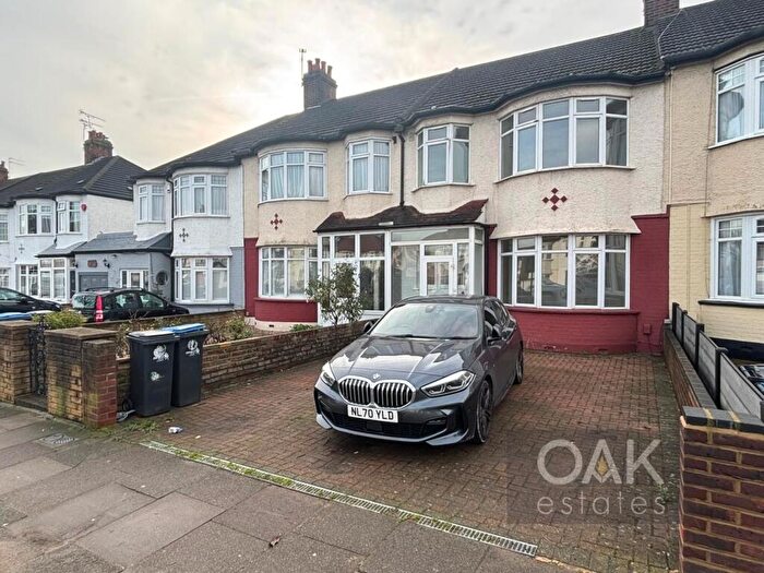 3 Bedroom Terraced House To Rent In Hedge Lane, London, N13