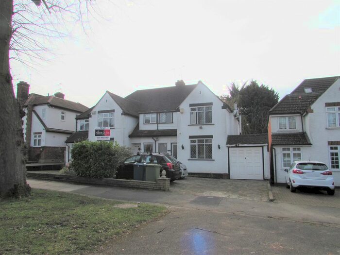 3 Bedroom Semi-Detached House To Rent In Boxtree Road, Harrow Weald, Middlesex, HA3