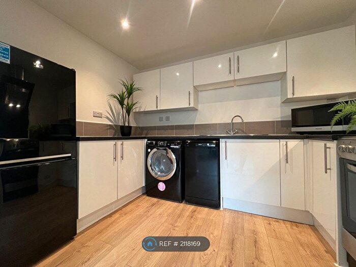 1 Bedroom Flat To Rent In Cam, Gloucestershire, GL11