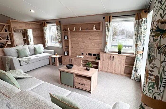 3 Bedroom Park Home For Sale In Hedley Wood Holiday Park, EX22