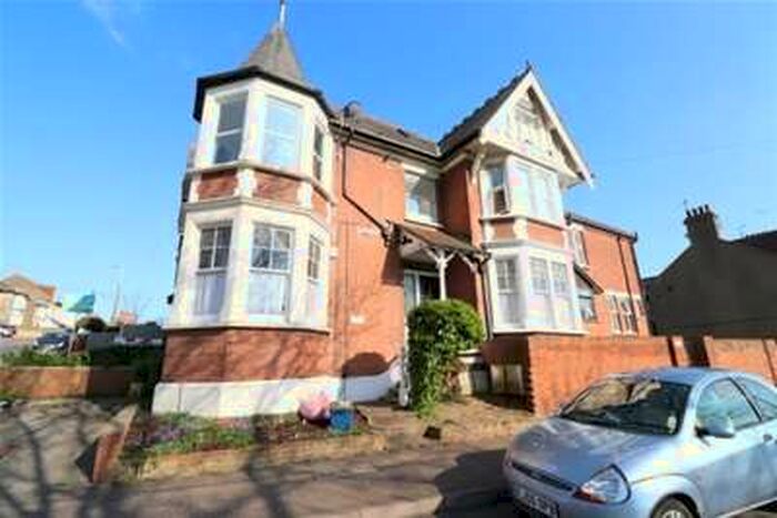 2 Bedroom Flat To Rent In Ingledene Court, Southend On Sea, SS1