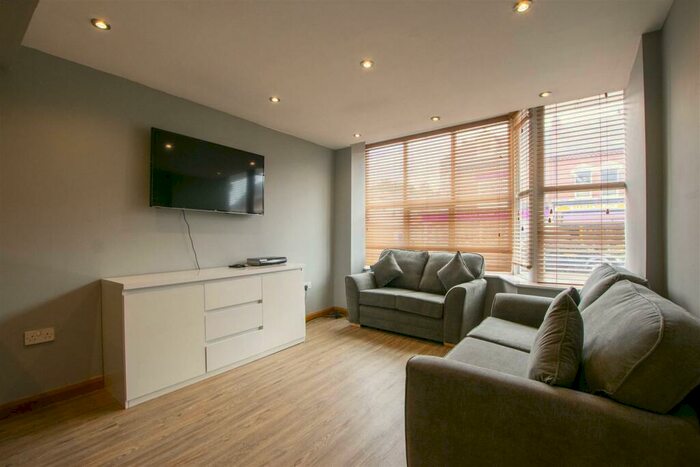 8 Bedroom House To Rent In Raddlebarn Road, Birmingham, B29