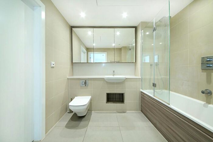 2 Bedroom Flat For Sale In Lombard Wharf, Lombard Road, SW11