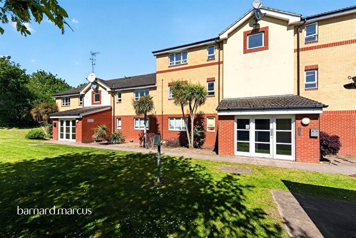 2 Bedroom Flat For Sale In Chertsey Road, Feltham, TW13