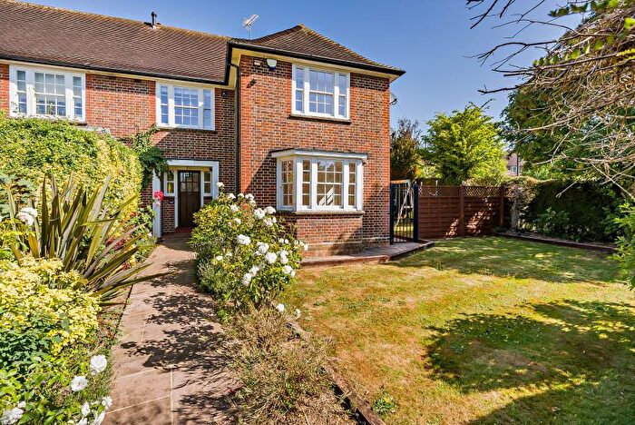 4 Bedroom Semi-Detached House To Rent In Albury Drive, HA5