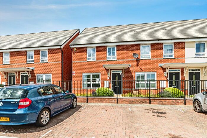 3 Bedroom End Of Terrace House For Sale In Wilson Crescent, Basingstoke, RG21