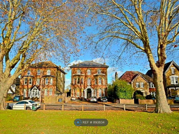1 Bedroom Flat To Rent In Woodside Green, London, SE25