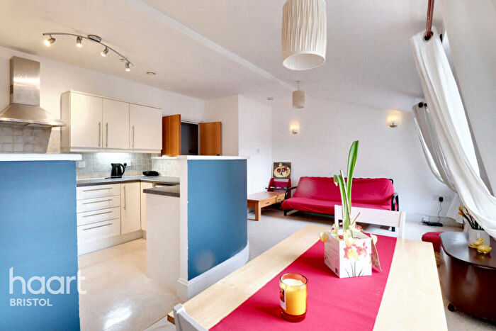 2 Bedroom Flat For Sale In Hobbs Lane, Bristol, BS1