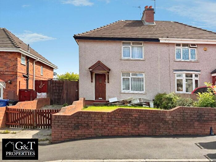 3 Bedroom Semi Detached House To Rent In Foxglove Road, Dudley, DY1