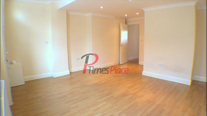 Studio To Rent In Garratt Lane, Wandsworth SW18