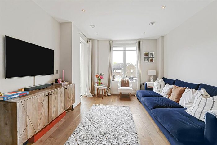 2 Bedroom Flat For Sale In Mackenzie House, Fulham, SW6