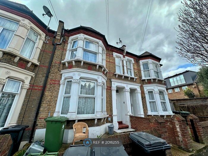 Studio To Rent In Bartram Road, London, SE4
