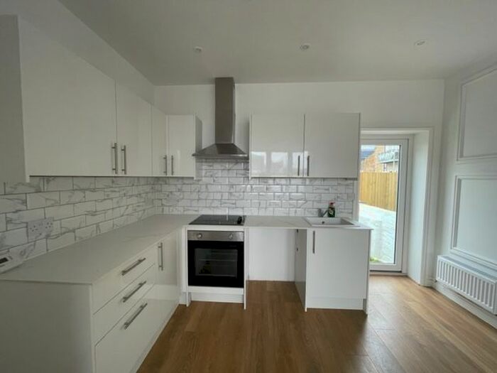 4 Bedroom Town House To Rent In Plains Of Waterloo, Ramsgate, CT11