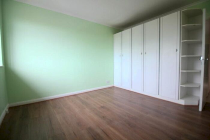 1 Bedroom Flat To Rent In Ivybridge Close, Twickenham, TW1