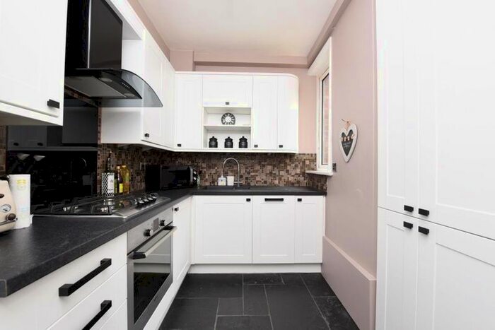 2 Bedroom Flat To Rent In Merton Road, London, SW18