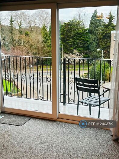 2 Bedroom Flat To Rent In Fairoak Court, Cardiff, CF23