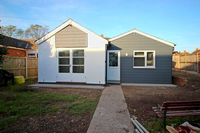 2 Bedroom Bungalow To Rent In Heathwood Drive, Ramsgate CT11