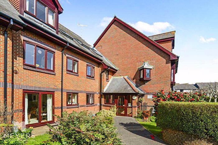 1 Bedroom Retirement Property For Sale In Vallis Close, Poole, BH15