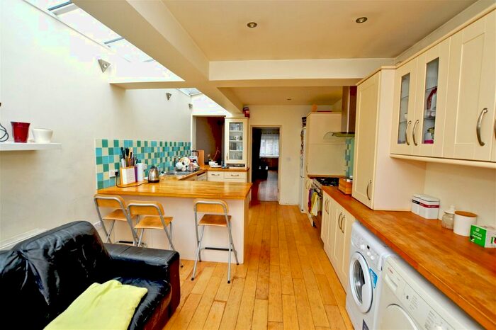 5 Bedroom End Of Terrace House To Rent In Albion Road, Hounslow, TW3