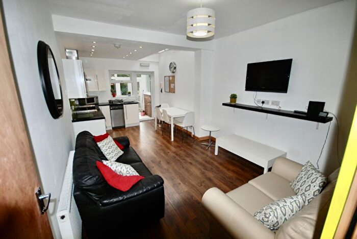 5 Bedroom House To Rent In Gleave Road, Selly Oak, Birmingham, West Midlands, B29