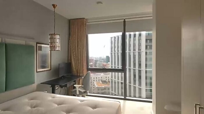 2 Bedroom Flat To Rent In Viaduct Gardens, London, SW11