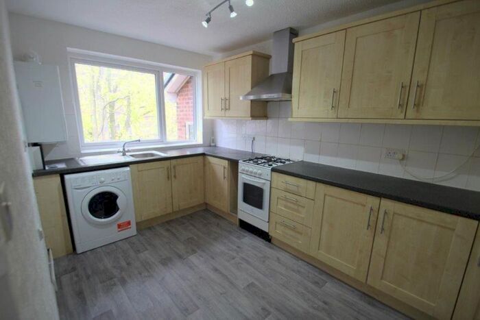 2 Bedroom Flat To Rent In Carlton Court, Stoneygate, Leicester, LE2