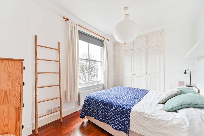 2 Bedroom Flat For Sale In Westbourne Park Road, Notting Hill, London, W11