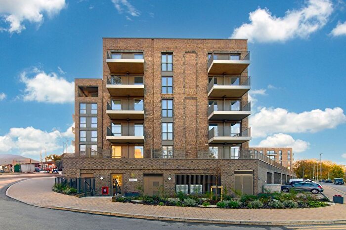 1 Bedroom Flat To Rent In Medawar Drive, Wolff House, NW7
