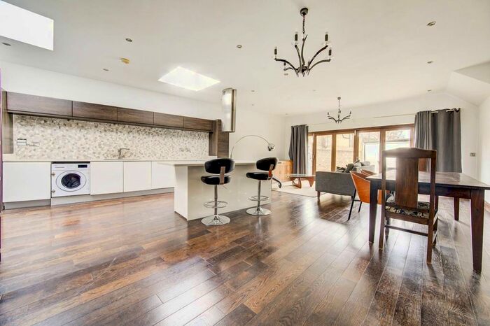 3 Bedroom Property To Rent In Langthorne Street, Bishop's Park, London, SW6