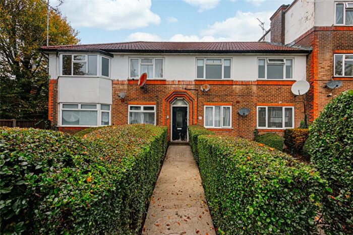 2 Bedroom Apartment For Sale In Manor Court, York Way, Whetstone, N20