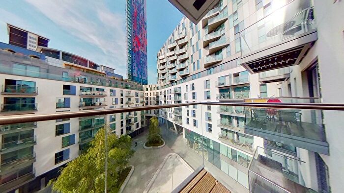 2 Bedroom Flat To Rent In Waterhouse Apartments, Saffron Central Square, Croydon, CR0