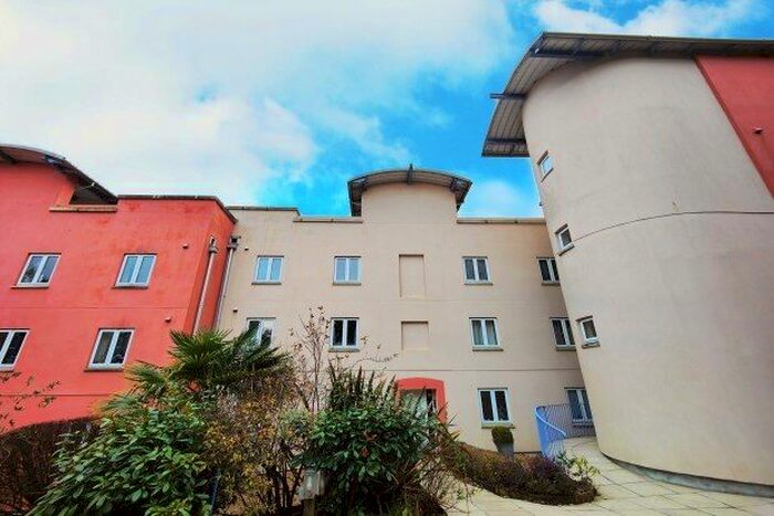 2 Bedroom Flat To Rent In Browns Hill, Penryn, TR10