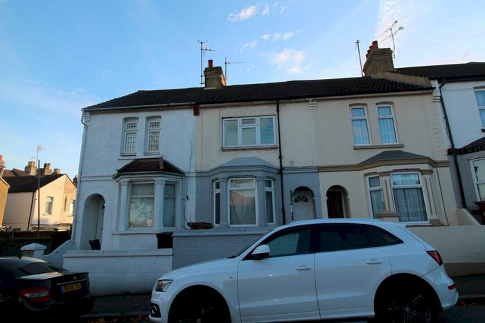 3 Bedroom Terraced House To Rent In Strover Street, Gillingham, ME7