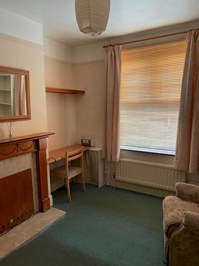 3 Bedroom Terraced House To Rent In William Street, Luton, LU2