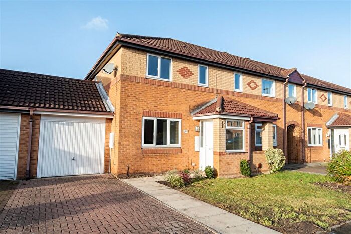3 Bedroom Semi-Detached House To Rent In Redmires Close, Clifon Moor, York, YO30