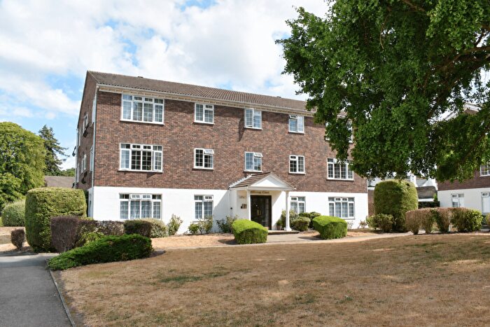 1 Bedroom Apartment To Rent In Hillcrest, Weybridge, KT13