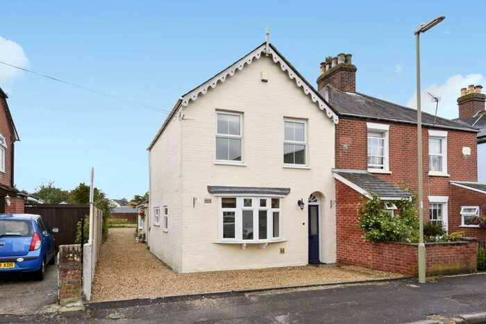 2 Bedroom House To Rent In Westfield Road, Lymington, SO41