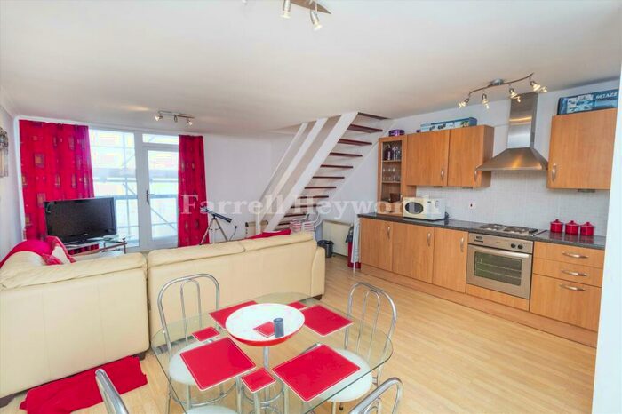 2 Bedroom Flat For Sale In Queens Promenade, Blackpool, FY2