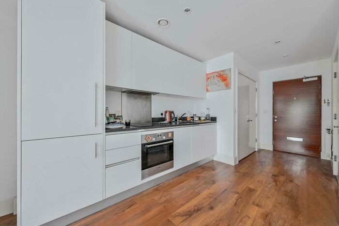 Studio To Rent In Warehouse Court, Woolwich, London, SE18