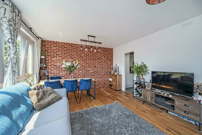 2 Bedroom Flat To Rent In Ravenscroft Street, , Shoreditch, London, E2