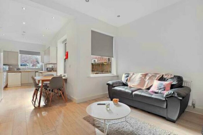 6 Bedroom Terraced House To Rent In Whitby Road, Fallowfield, M14