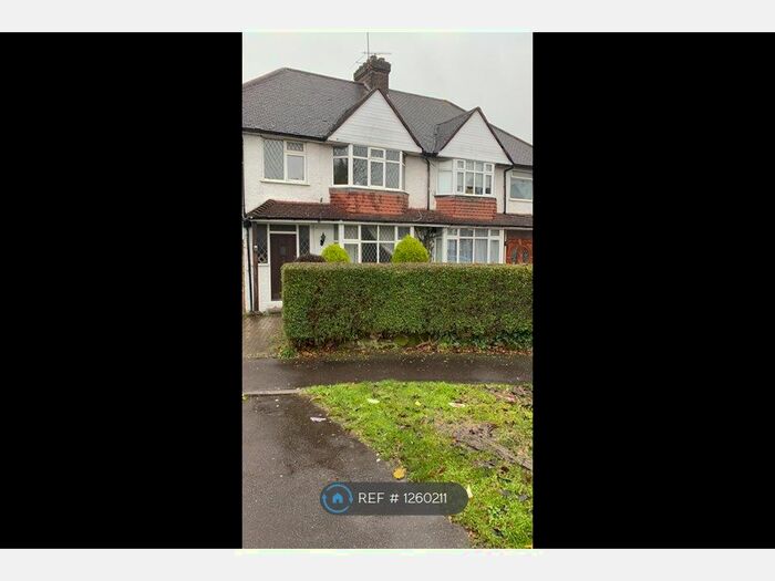 4 Bedroom Semi-Detached House To Rent In Carlton Crescent, Luton LU3