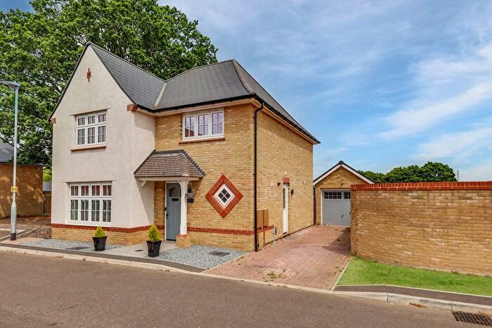 4 Bedroom Detached House For Sale In Pittman Drive, Langdon Hills, Basildon, Essex, SS16