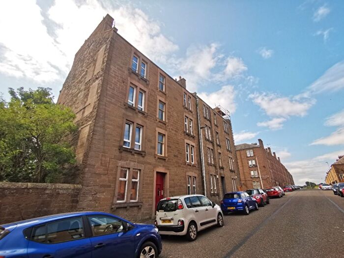 1 Bedroom Flat To Rent In Pitfour Street, Lochee West, Dundee, DD2