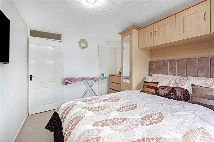 2 Bedroom Terraced House For Sale In Maxwell Gardens, Dumbreck, Glasgow, G41