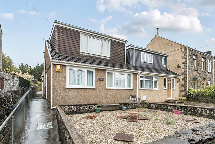 3 Bedroom Semi-detached Bungalow For Sale In Midland Place, Llansamlet, Swansea, SA7
